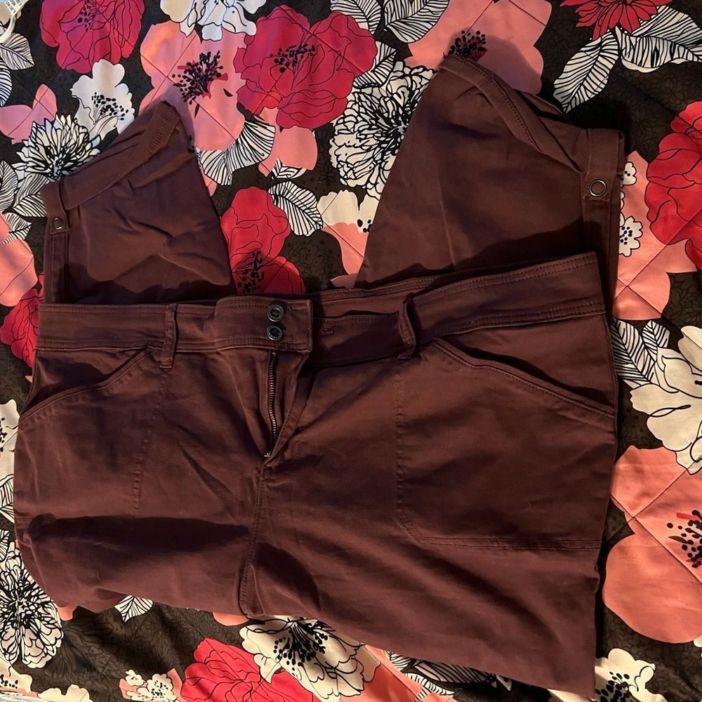 Torrid cropped pants size 26